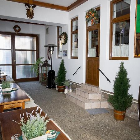 Penzion Gazdovsky Hostinec Топольчанки Экстерьер фото