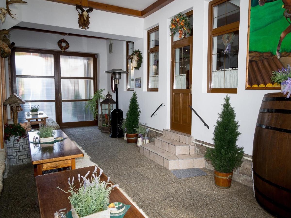 Penzion Gazdovsky Hostinec Топольчанки Экстерьер фото